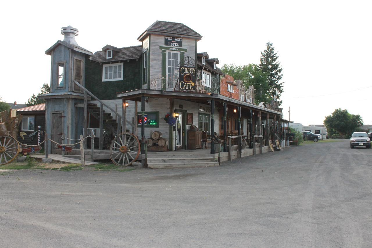 Black Bear Motel Davenport 외부 사진