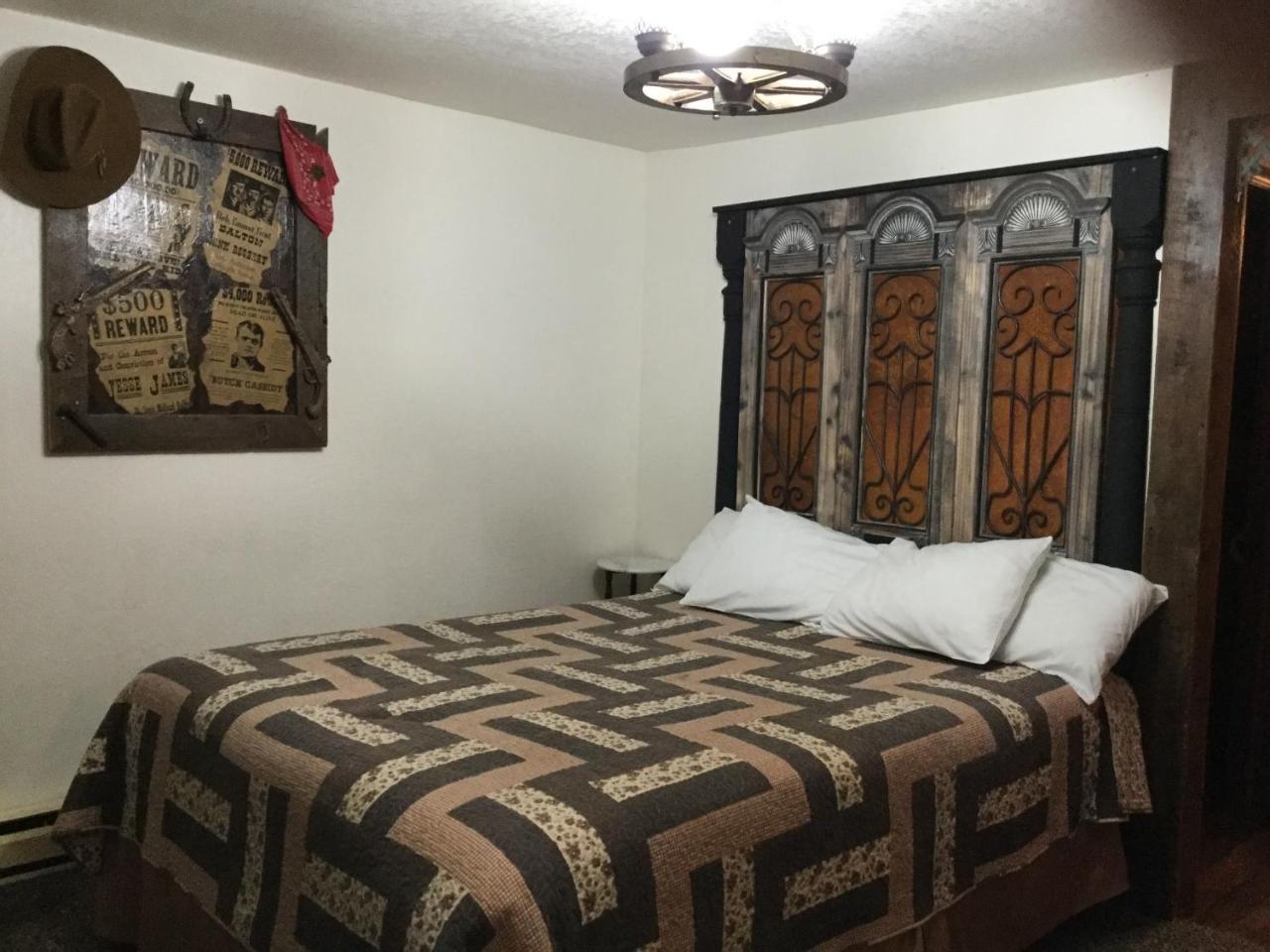 Black Bear Motel Davenport 외부 사진